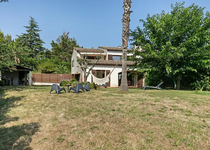 Calme Semesterbostad Antibes